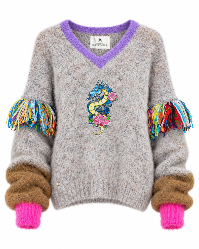 Fluffy oversize sweater with dragon and rainbow fringe – front