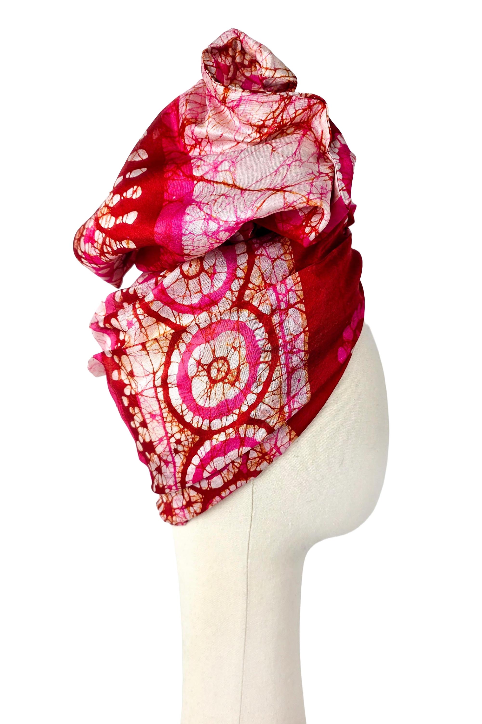 silk_turban_pink_red_mandalas_4_2001x3000_pelna_szyjka.jpg